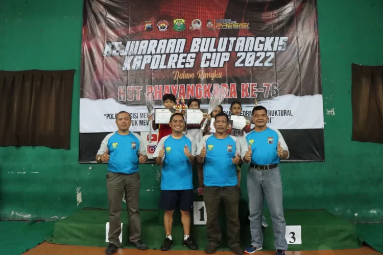 11 Peserta Jadi Pemenang Di Turnamen Bulutangkis Polres Klaten “Kapolres Cup 2022” Dalam Rangka Hari Bhayangkara Ke-76