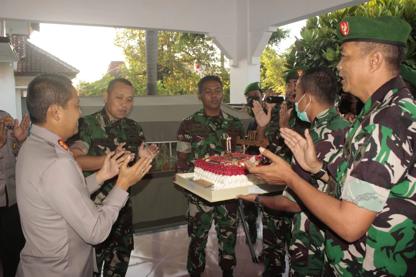 HUT Bhayangkara Ke – 76, Dandim 0723/Klaten Beri Kejutan ke Kapolres Klaten