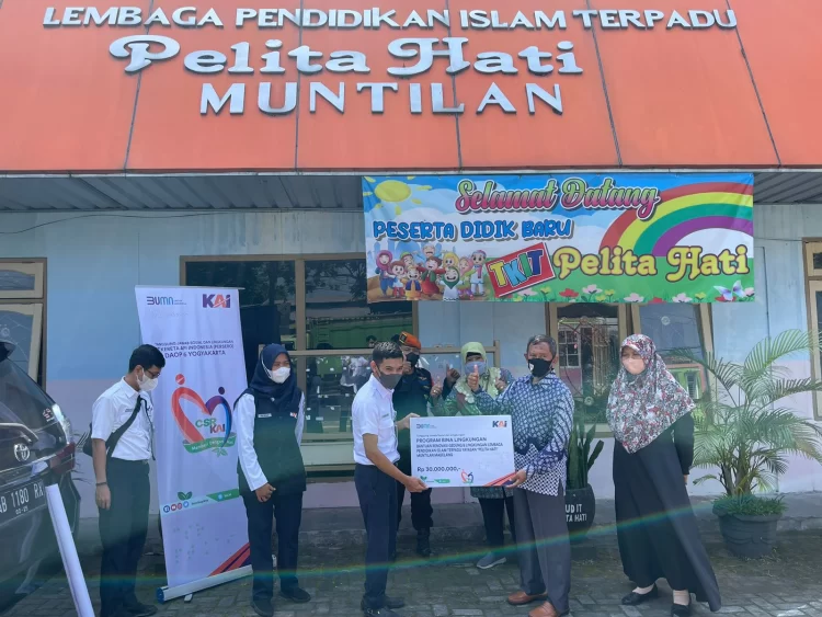 KAI Daop 6 Salurkan Bantuan TJSL Untuk Pendidikan Di Magelang