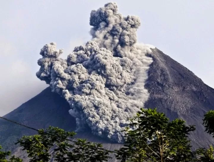 Merapi mengisyaratkan bahasa Tuhan